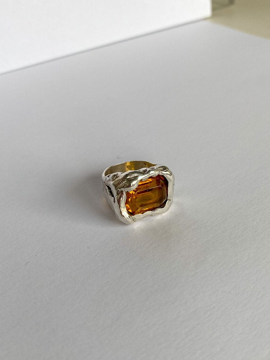 Amber Ring - Großer Schmuck aus Sterling Silber mit eingefasstem Bernstein